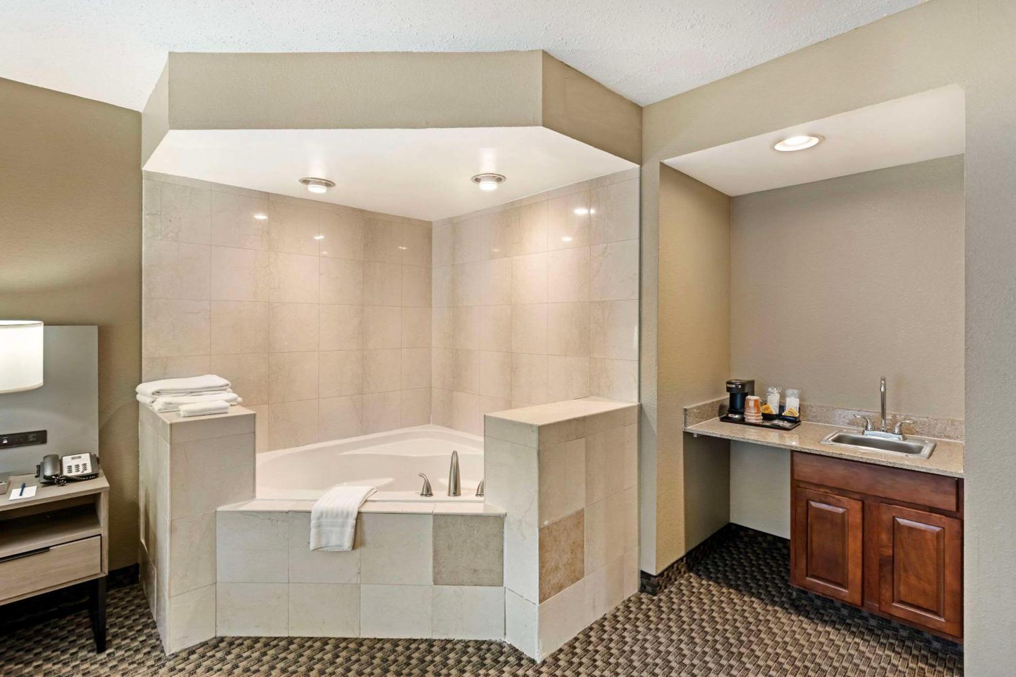 Comfort Inn & Suites Carneys Point Exterior foto
